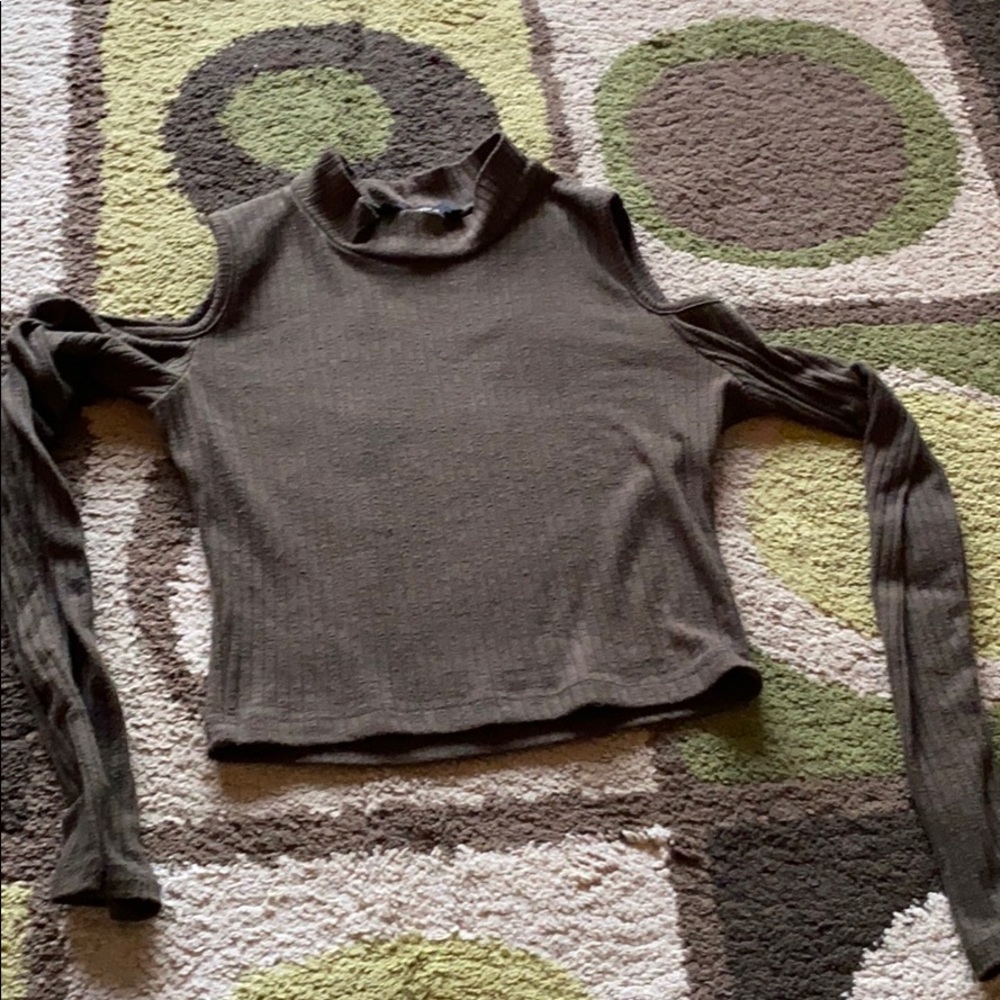 Long sleeve crop top